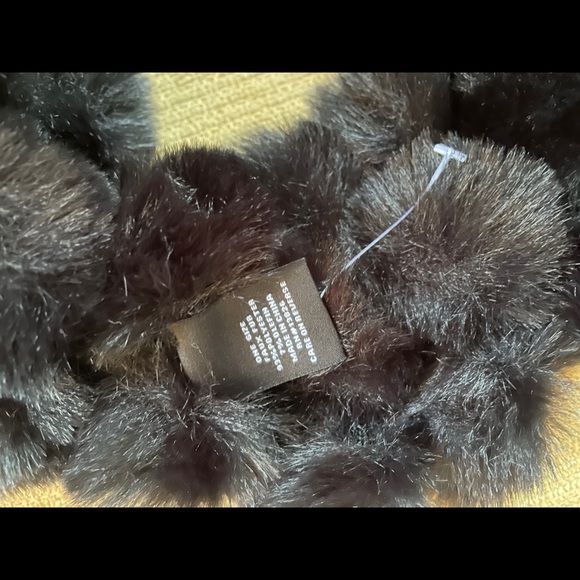 GORGEOUS Faux Fur Infinity Scarf - Picture 6 of 9
